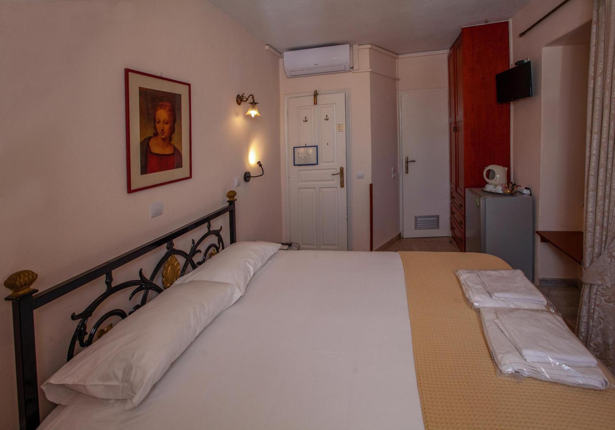 Byron Traditional Hotel Náuplia Quarto foto