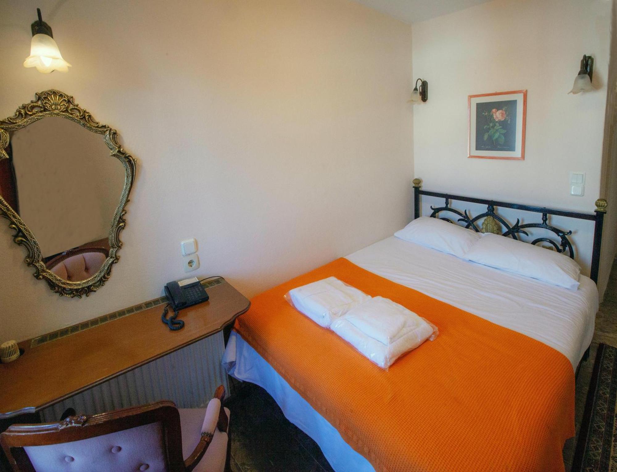 Byron Traditional Hotel Náuplia Quarto foto