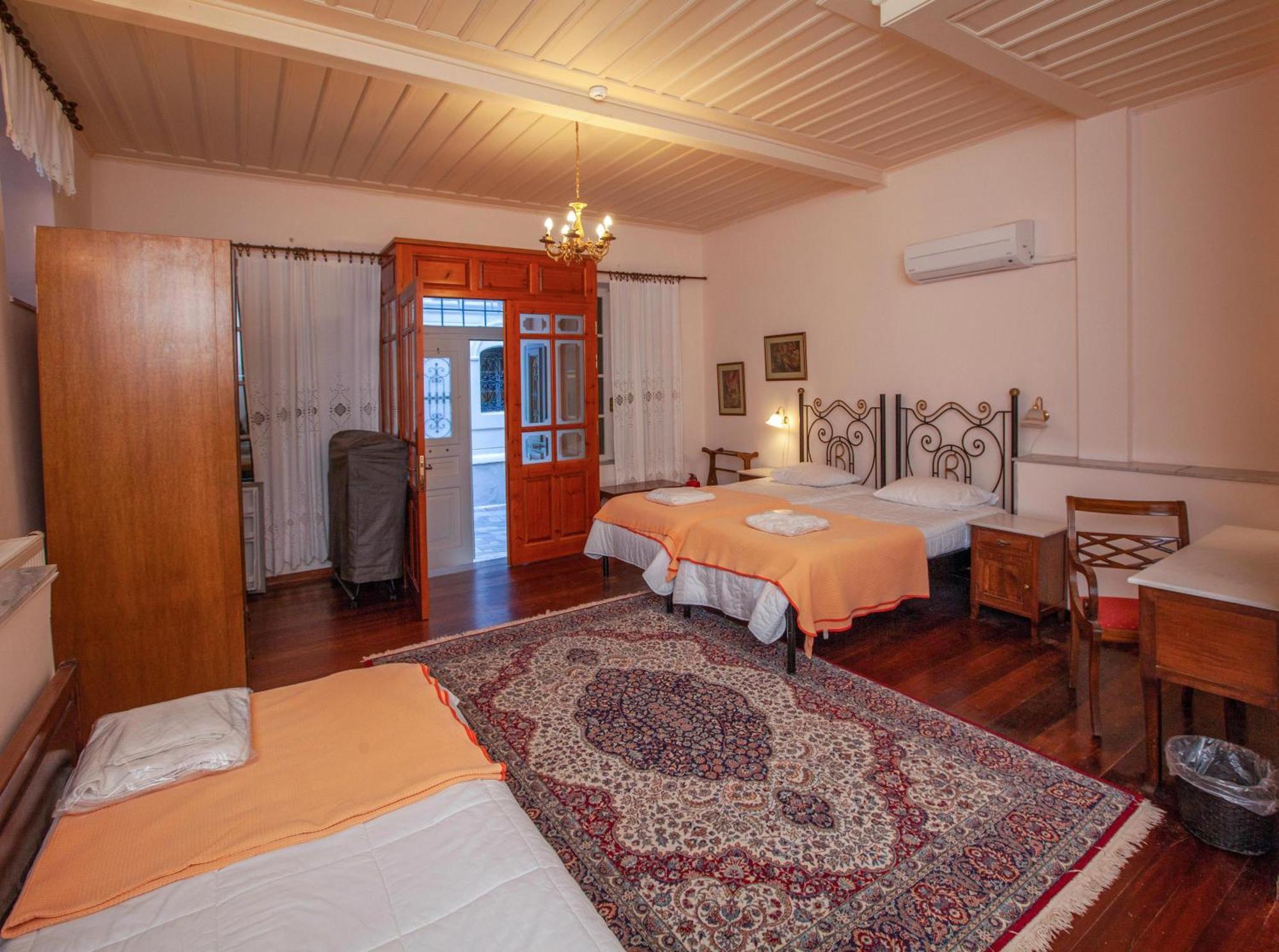 Byron Traditional Hotel Náuplia Quarto foto