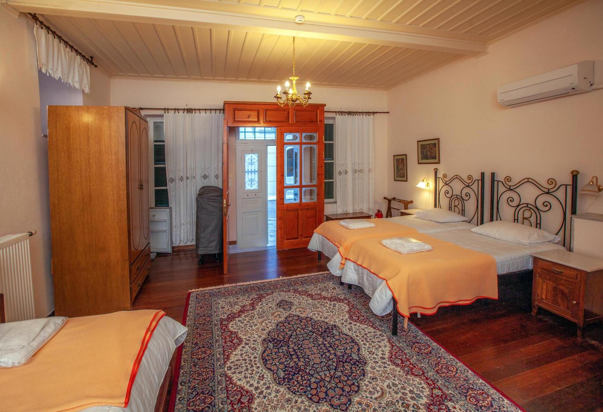Byron Traditional Hotel Náuplia Quarto foto