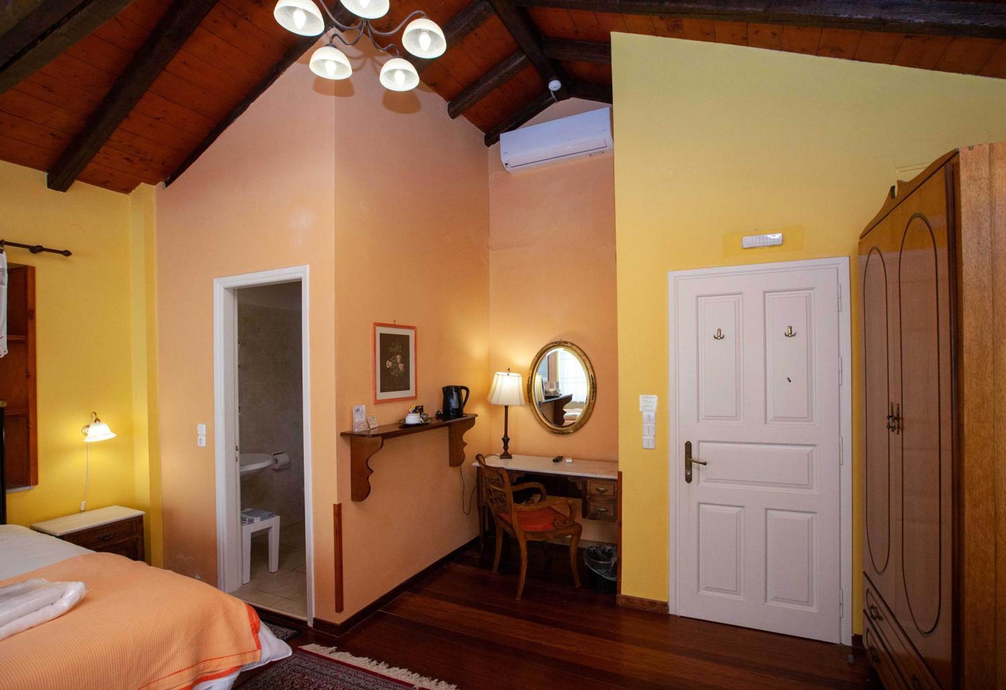 Byron Traditional Hotel Náuplia Quarto foto